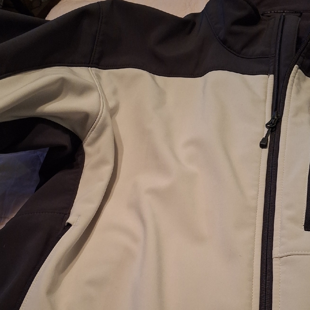 The North Face Men's Black and White Performance Jacket - Picture 7 of 13
